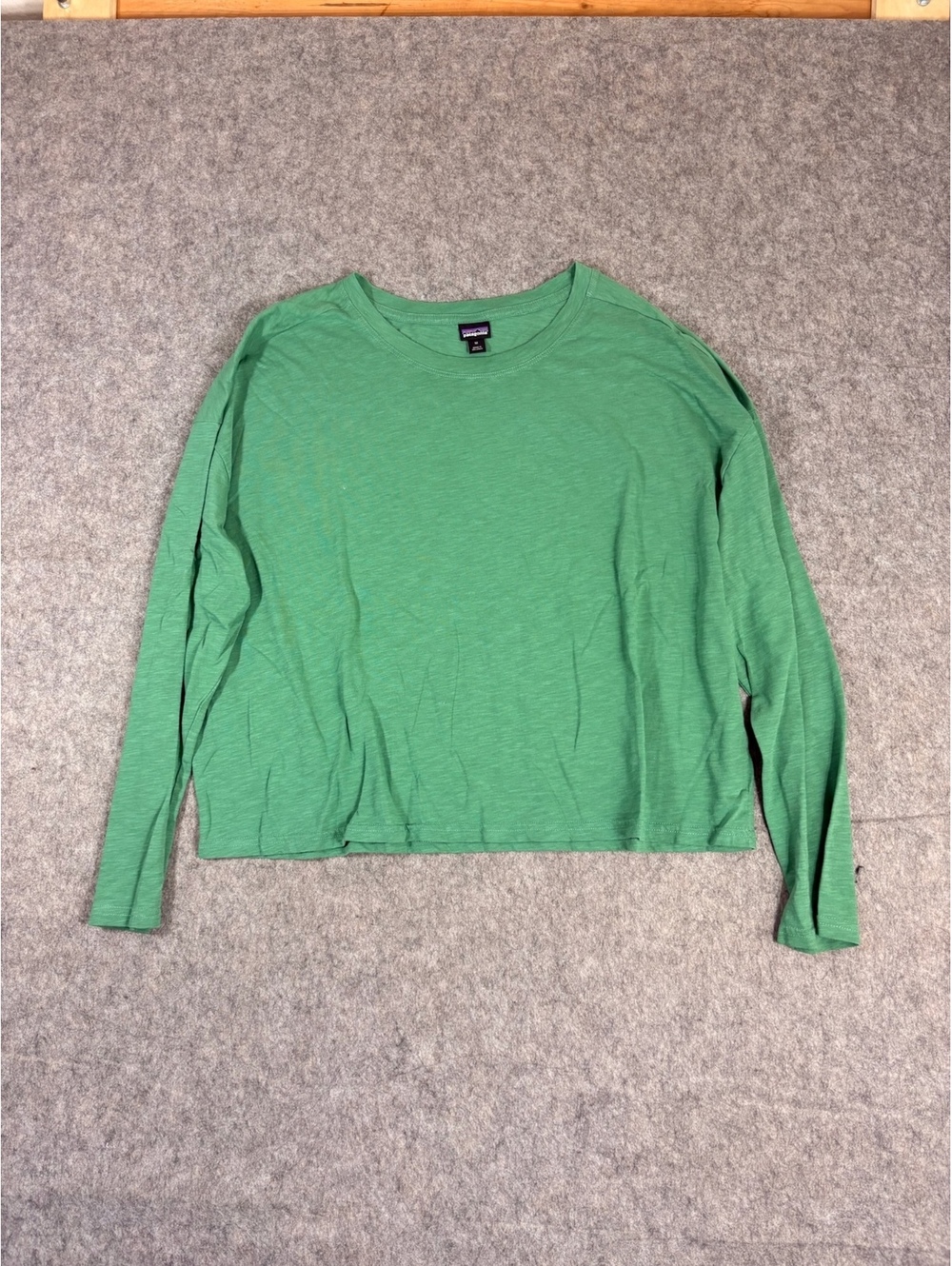 Patagonia green cropped long sleeve Size Medium